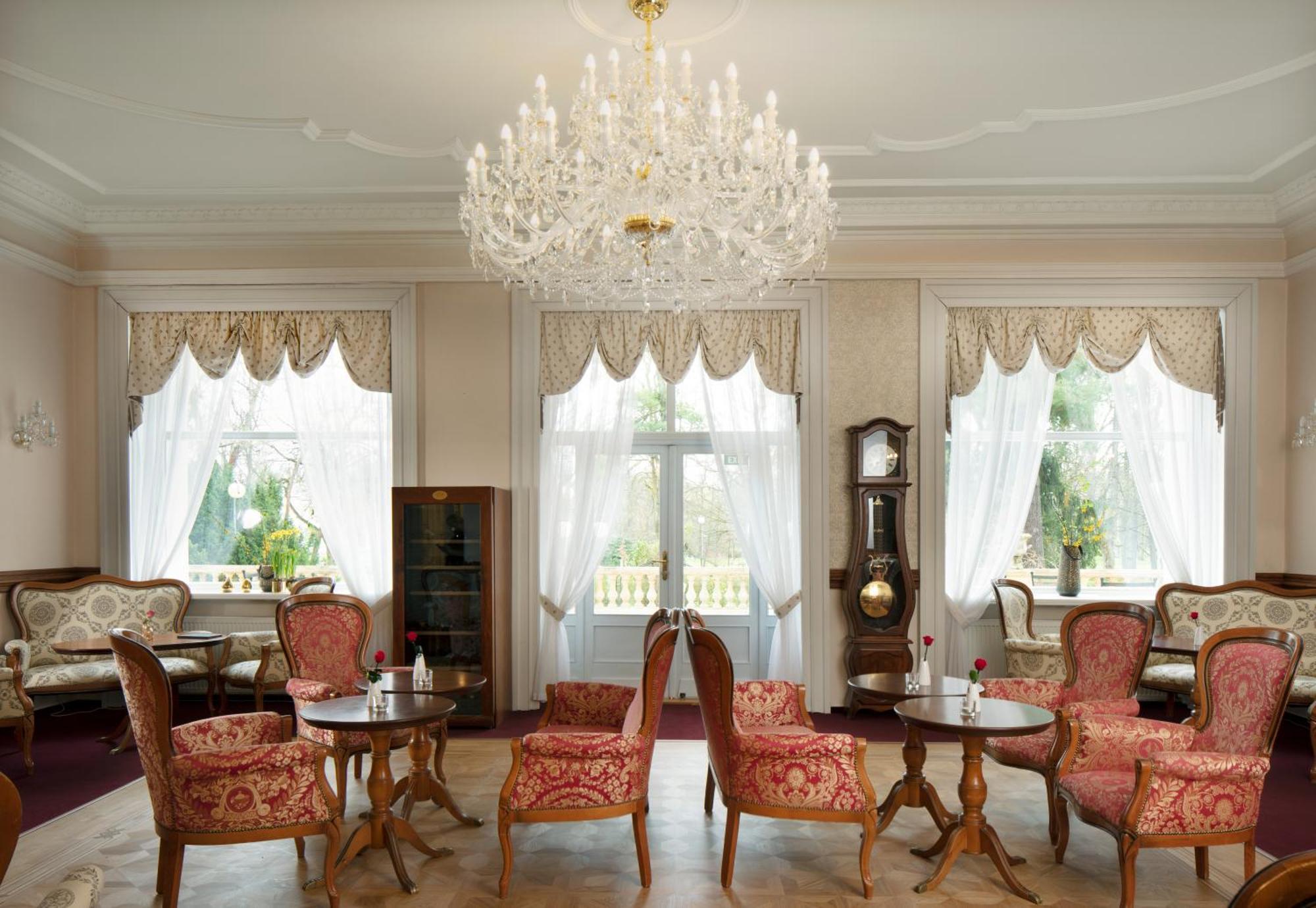 Imperial Spa & Kurhotel Františkovy Lázně Екстериор снимка